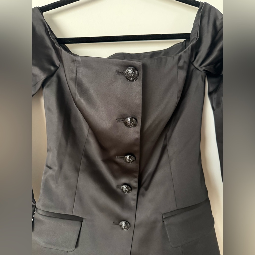 NWT L'AGENCE Off Shoulder Structured Button Up Blazer Top - Picture 3 of 16